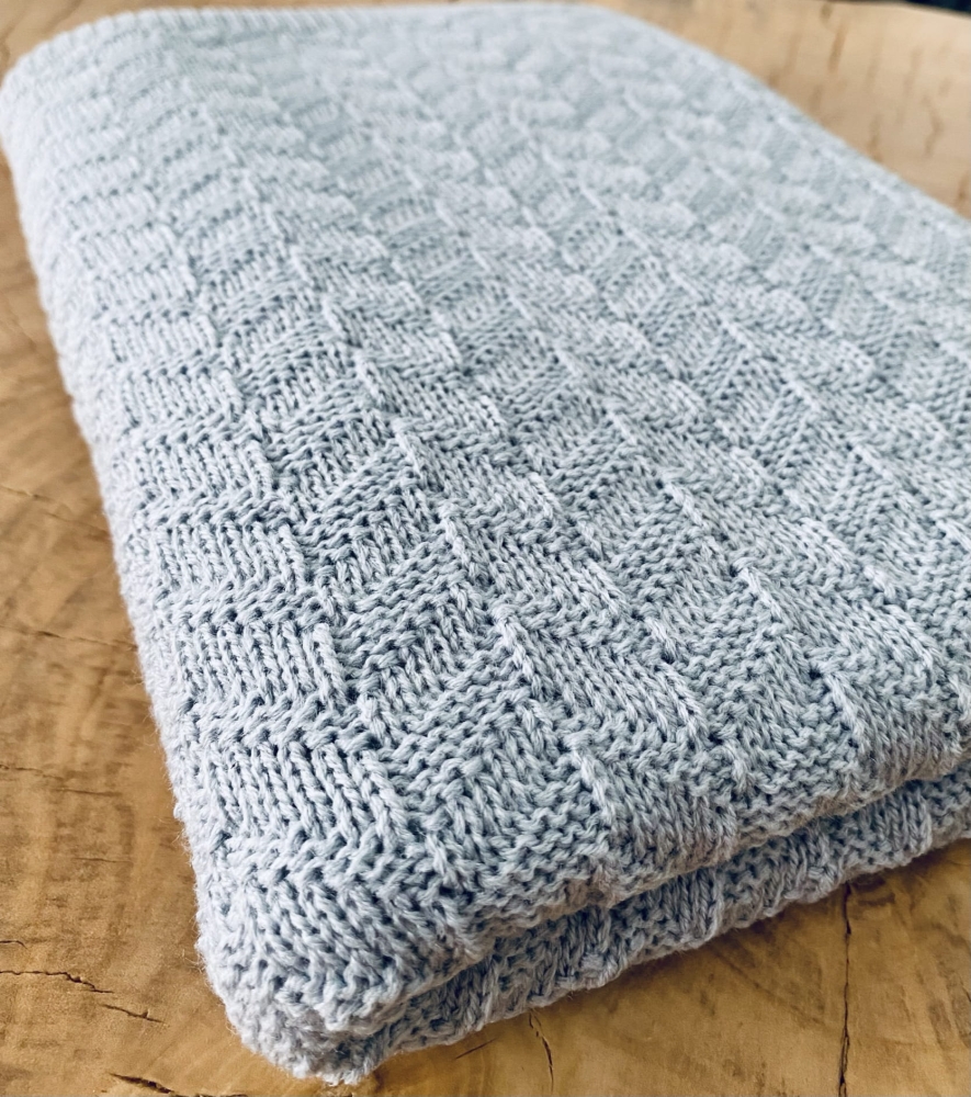 K006  BABY BLANKET KNITTED CROCHET GREY